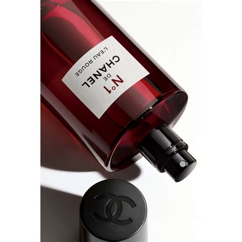 n1 de chanel l'eau rouge